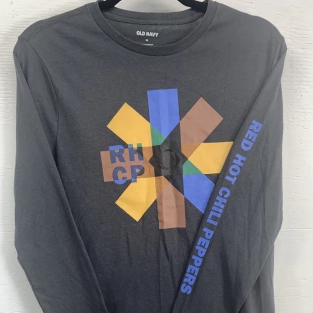 NWT Old Navy “Red Hot Chili Peppers” 100% Cotton Long Sleeved T Shirt